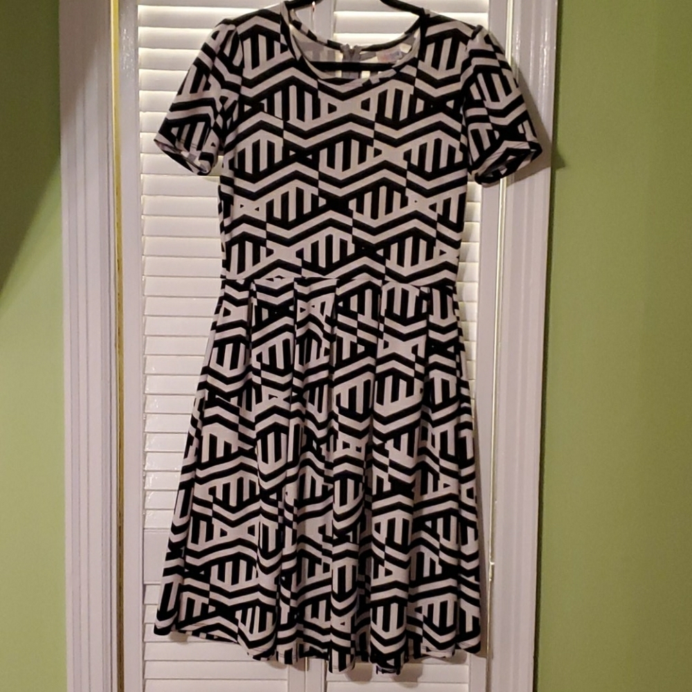 Lularoe Amelia dress size medium